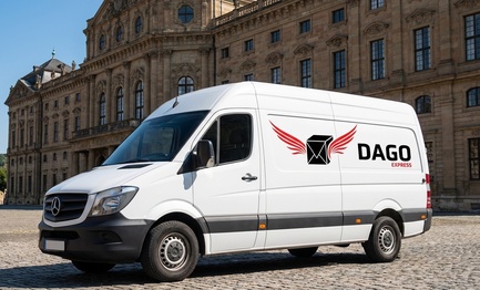 DAGO Express Kurierdienst Sprinter vor Wuerzburger Residenz in Wuerzburg
